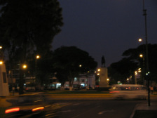 Jes�s Mar�a: Parque Caceres en la noche