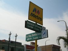 Strassenschilder Avenida Hurtuaga -
Avenida Republica Dominicana Strassenschilder Avenida Hurtuaga -
Avenida Republica Dominicana