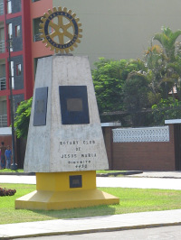 Avenida Cuba,
Denkmal des Rotary-Clubs beim Caceres-Park Avenida Cuba, Denkmal des Rotary-Clubs
beim Caceres-Park