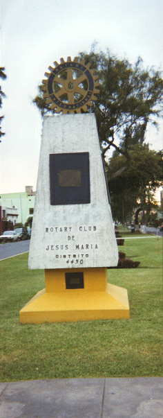 Avenida Cuba, monumento del club Rotary
                        "Rotary Internacional - Rotary Club de
                        Jes�s Mar�a, Distrito 4450"