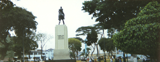 Parque Caceres, monumento Caceres