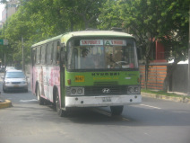Avenida 28 de Julio: Grner Bus der
                          Buslinie NO07 von San Martin de Porres nach
                          Villa Maria del Triunfo