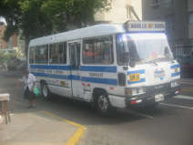 28 de Julio, bus azul-blanco-azul de la
                        l�nea SM18 ("Greco") de Chorrillos a
                        Carabayllo 03
