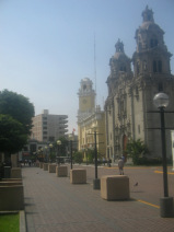Miraflores, parque Kennedy, iglesia Virgen
                      Milagrosa