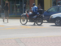 Miraflores, avenida Larco, polica en moto