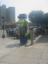 Miraflores, Avenida Palma, Telefonkabinen
                        der Firma "Telefonica"