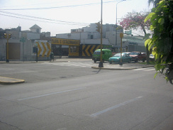 Miraflores, Avenida Palma,
                        "playa" para carros