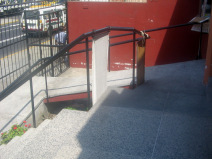 Miraflores, avenida Palma, ciber con rampas
                        01