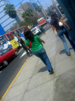 Miraflores, Avenida Palma, Peruanerinnen
                        01