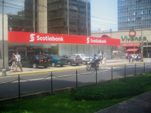 Miraflores, Avenida Pardo, Scotiabank und
                        Einkaufszentrum "Vivanda"