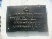 Miraflores, Plaza Bolognesi, monumento,
                        placa de conmemoracin para coronel Bolognesi