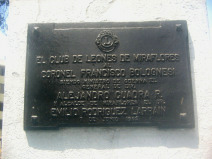Miraflores, Plaza Bolognesi, monumento,
                        placa de conmemoraci�n para coronel Bolognesi