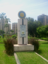 Miraflores, Park beim Malecon Balta mit
                        Denkmal des Rotaryclubs