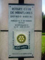 Miraflores, parque al lado del Malec�n Balta
                      con monumento del club Rotary, placa de
                      conmemoraci�n