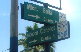 Strassenschilder der Kreuzung Malecon Balta
                        - Malecon Cisneros