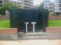 Miraflores, Park der Verliebten:
                          WC-Anlage neben der Buvette / Kneipe