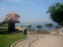 Miraflores, parque de los enamorados:
                        Escultura con vista al mar