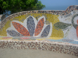 Miraflores, parque de los enamorados:
                        Mosaico con frase 03