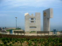 Miraflores, Malec�n 28 de Julio, monumento