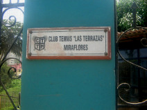 Miraflores, Malecn 28 de Julio, puerta de
                        entrada del club de tenis "Terrazas de
                        Miraflores", placa