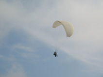 Miraflores, parque al Malec�n Cisneros,
                        parapente 01