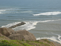 Miraflores, Park am Malecon Cisneros, Steilk�ste mit
              Sicht auf das Meer 01