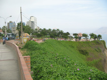Miraflores, Park am Malecon Cisneros,
                          Sicht auf den Park der Verliebten