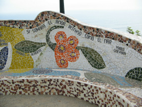 Miraflores, Park der Verliebten, Mosaik
                          mit Spruch 05