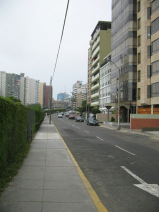 Miraflores, Malec�n 28 de Julio, vista de la
                      calle con rascacielos
