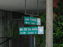 Se�ales de trafico al cruce Malec�n 28 de
                        Julio - Fanning