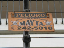 Miraflores, Fanning, Warnschild vor Stromschlag,
              Todesgefahr