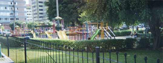 Kennedypark, Spielplatz mit Spielburgen