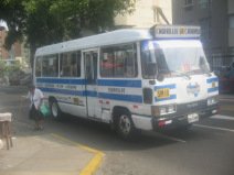 28
                          de Julio, blau-weiss-blauer Bus der Buslinie
                          SM18 ("Grieche") von Chorrillos nach
                          Carabayllo 03