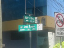 Strassenschilder der Kreuzung Pardo -
                          Olaya