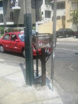 Miraflores, Avenida Bolognesi, Abfallkorb
                        mit Abfall