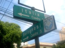 Strassenschilder der Kreuzung Bolognesi -
                        Italia