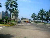 Miraflores, Malecon Cisneros: Weit und
                        breit gibt es keine Fussg�ngerstreifen