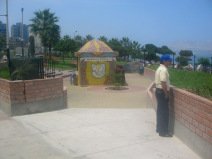 Miraflores, Park der Verliebten: Eingang
                          mit Buvette / Kneipe