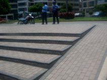 Miraflores, Park der Verliebten:
                          Treppenaufgang mit Rampe