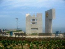 Miraflores, Malecon 28 de Julio, Denkmal