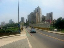 Miraflores, Sicht vom Malecon 28 de Julio
                          auf die K�nigsbr�cke