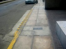 Miraflores, Malecon 28 de Julio,
                          angesetzte Trottoirrampen