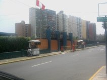 Miraflores, Malecon 28 de Julio,
                          Haupteingang des Tennisclubs von Miraflores
                          "Terrazas de Miraflores"