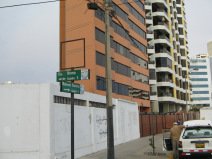 Strassenschilder der Kreuzung Ca. Roma -
                          Malecon Cisneros