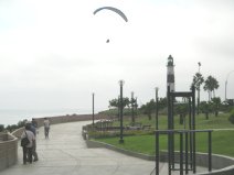Miraflores, Park am Malecon Cisneros,
                        Gleitschirmflieger 02