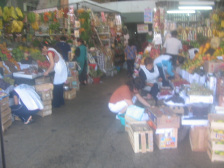 Surquillo, Avenida Paseo de la Republica,
                          Markthalleneingang