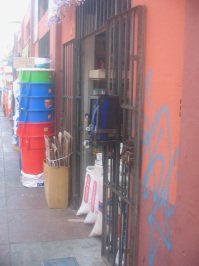 Surquillo, Jiron Colina,
Telefonapparate eingegittert 01 Surquillo, Jiron Colina, Telefonapparate
eingegittert 01