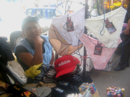 Surquillo,
Avenida Paseo de la Republica, Unterhosen am
Drahtgestell 01 Surquillo, Avenida Paseo de la Republica,
Unterhosen am Drahtgestell 01