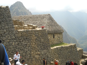Casa con techo con cerro Huaynapicchu