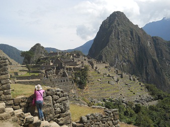 Vista de Machu Picchu con cerros miradores
                    Huchuypicchu (peque�o) y Huaynapicchu (grande) 01